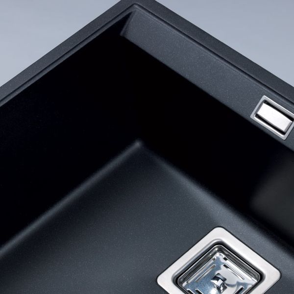 Delicia, blackmetallic